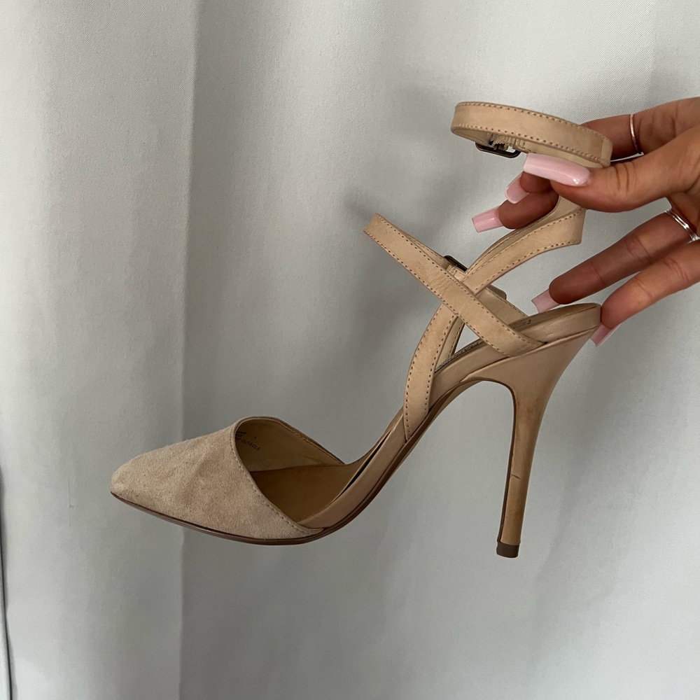 Steve Madden Nude Pumps